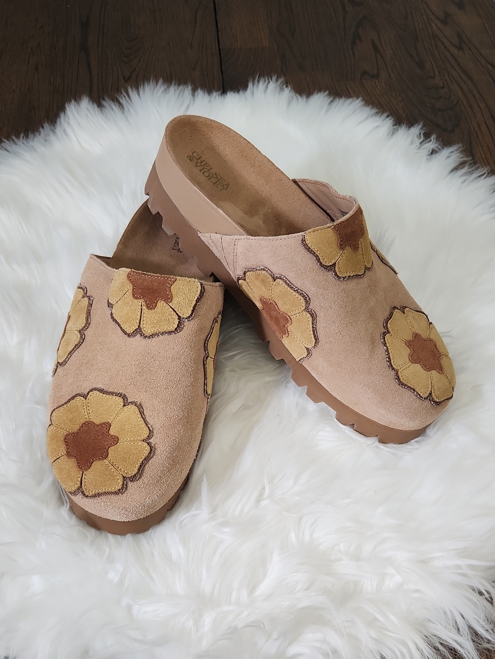 NWOT. Chelsea & Violet Arden Suede Floral Patchwork Platform Clogs Sz.9 Boho